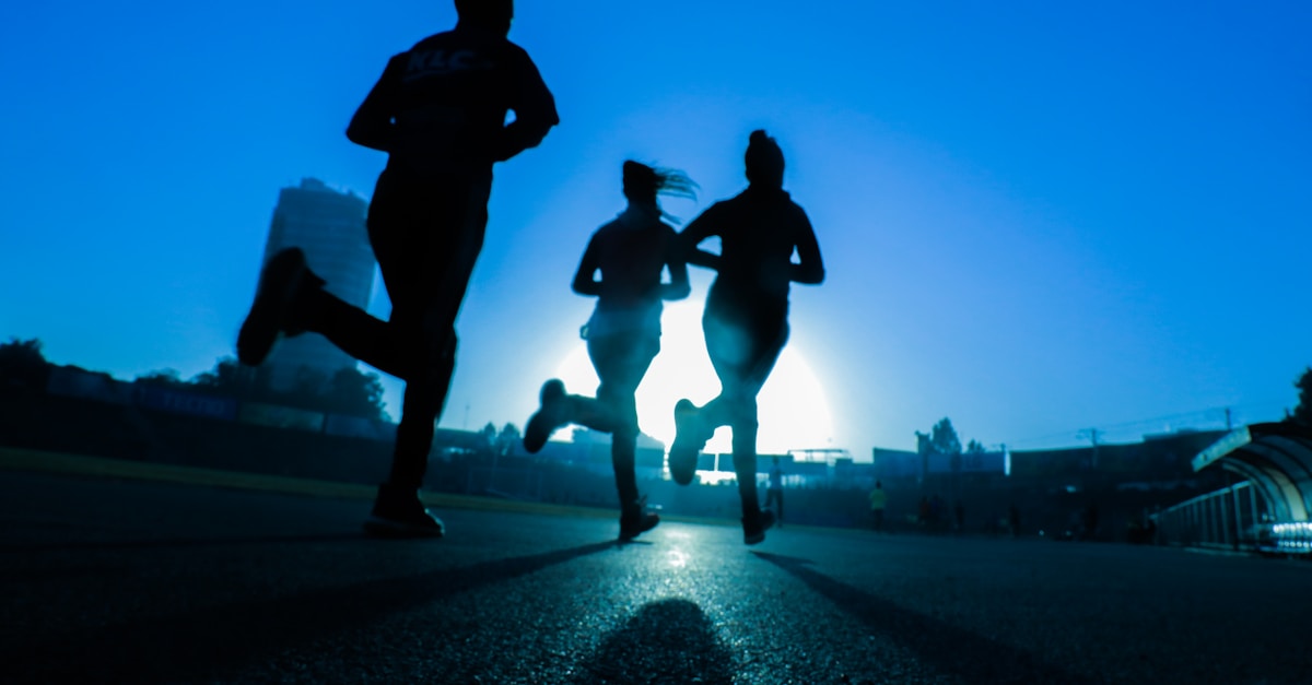 EMS w sporcie: jak profesjonalni sportowcy wykorzystują elektrostymulację